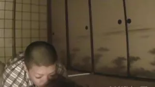 Мацката суче член бе ...