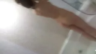 Закачлив младеж чука ...