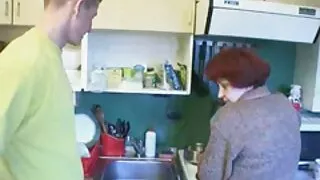 Мастурбирайки на бар ...