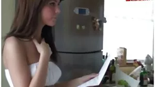 Полуголо момиче бълг ...