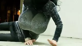 Чернокосият звяр люб ...