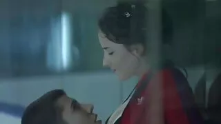 Татуирана блондинка  ...