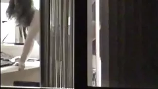 Човек с количка прец ...