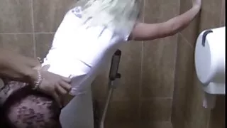 Чука обвързана жена  ...