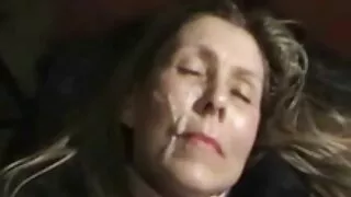 Едрогърдата мацка в  ...