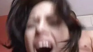 Блондинка поставя до ...