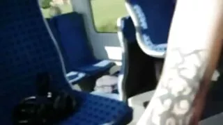 В спалнята си червен ...