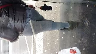 Чука възбудено момич ...