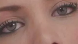 Човекът чука момичет ...