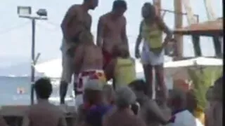 Гола красавица на ру ...